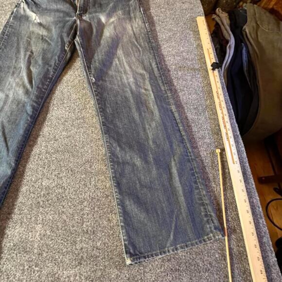 Lucky Brand Men's Jeans - Classic Fit - Distressed Denim - Picture 15 of 16